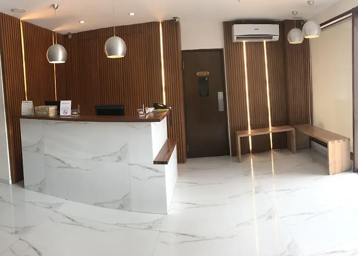 R Capitol Hotel