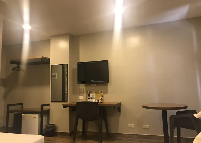R Capitol 3*
