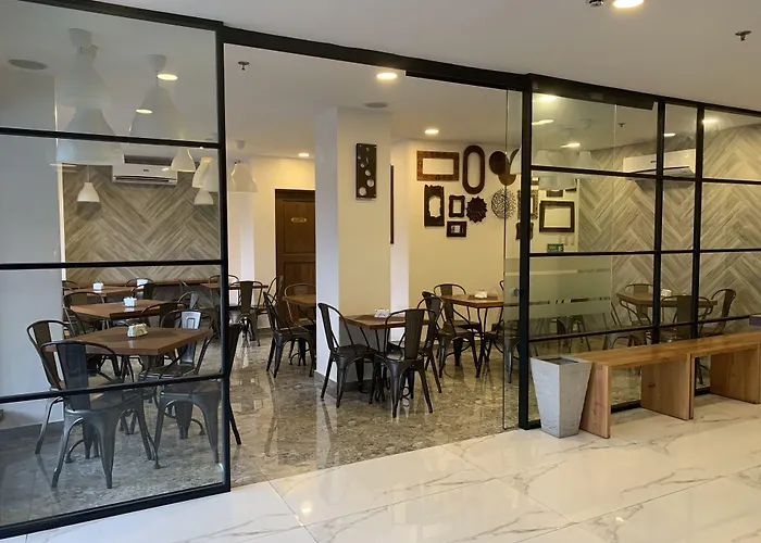 R Capitol Hotel 3*