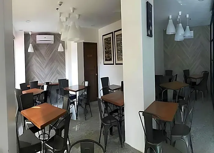 R Capitol Hotel 3*