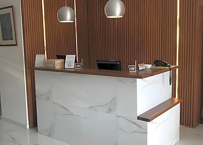 Hotel R Capitol 3*