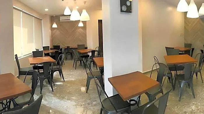 Hotel R Capitol 3*