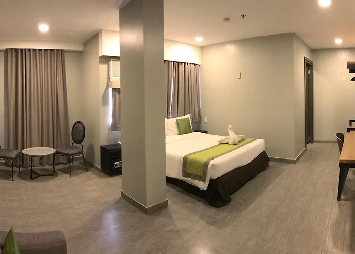 Hotel R Capitol 3*